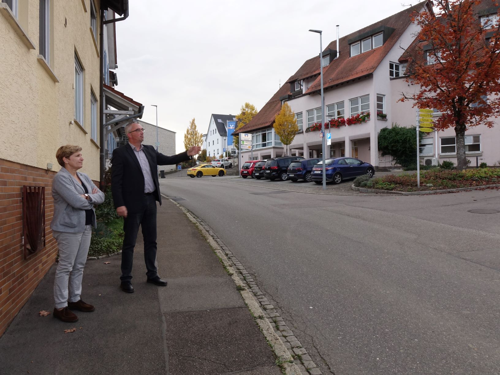 Mit Bürgermeister Oliver Franz an der Ortsdurchfahrt Ottenbach